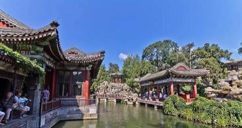 北京北海公园览胜（七律）