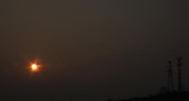 湖北宜昌：二月初二，天上太阳云彩酷似“龙头”