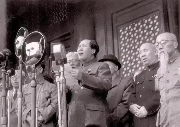 董必武病逝后，毛主席悲伤得断食，听了一天录音，用六个字悼念他